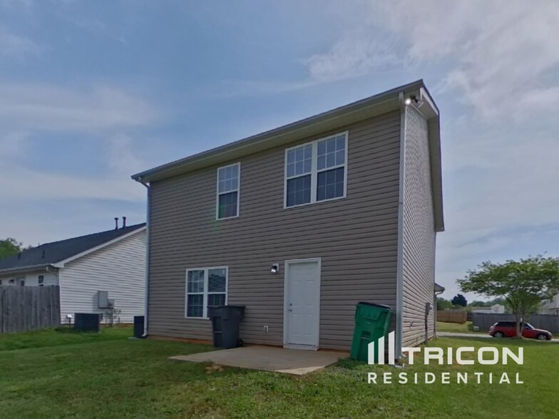 Building Photo - 1513 Crandon Dr