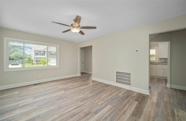 Building Photo - 2208 Silbert Rd