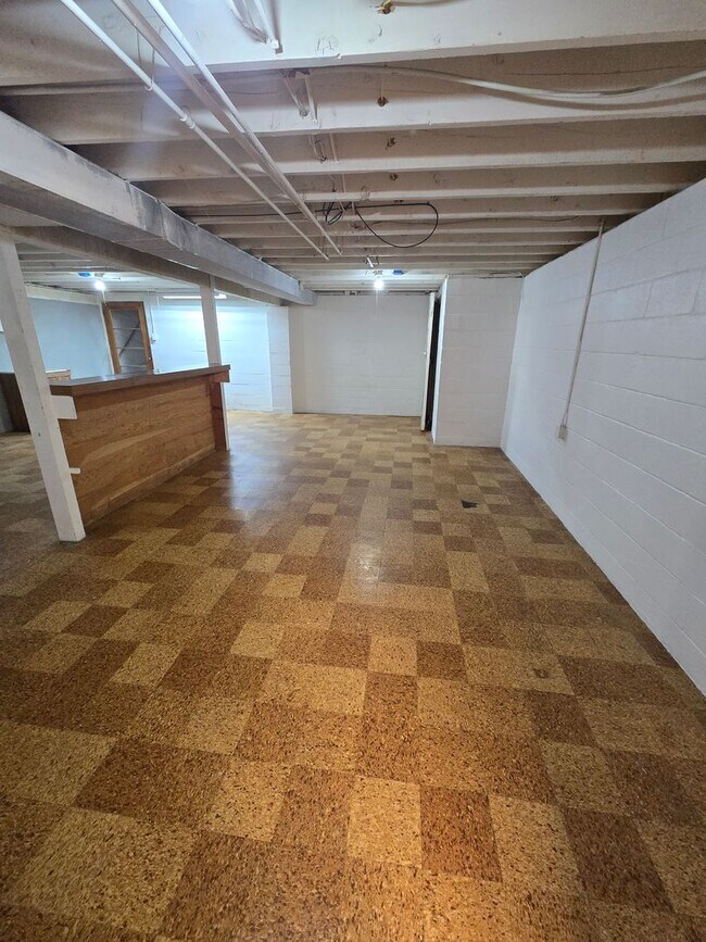 Building Photo - Remodeled 3-4 Br, 2 Bath Ranch style home, fenced in yard, garage, patio, full basement