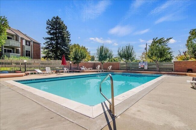 Building Photo - FOOTHILL 3 bed 2 bath Condo with Pool