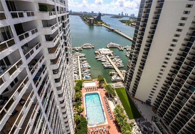 Building Photo - 1717 N Bayshore Dr