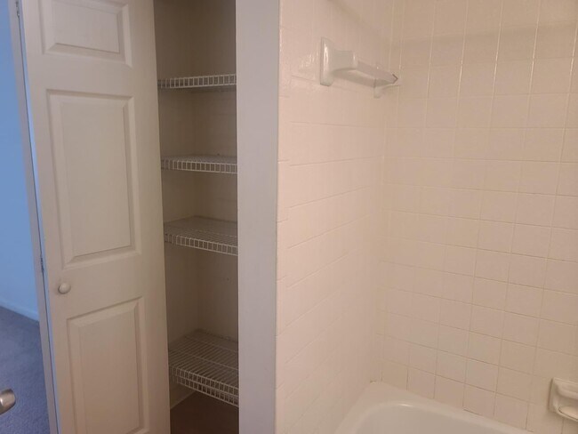 Building Photo - 317 Knotty Pine Cir