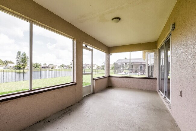 Building Photo - 2391 Sweetwater Blvd