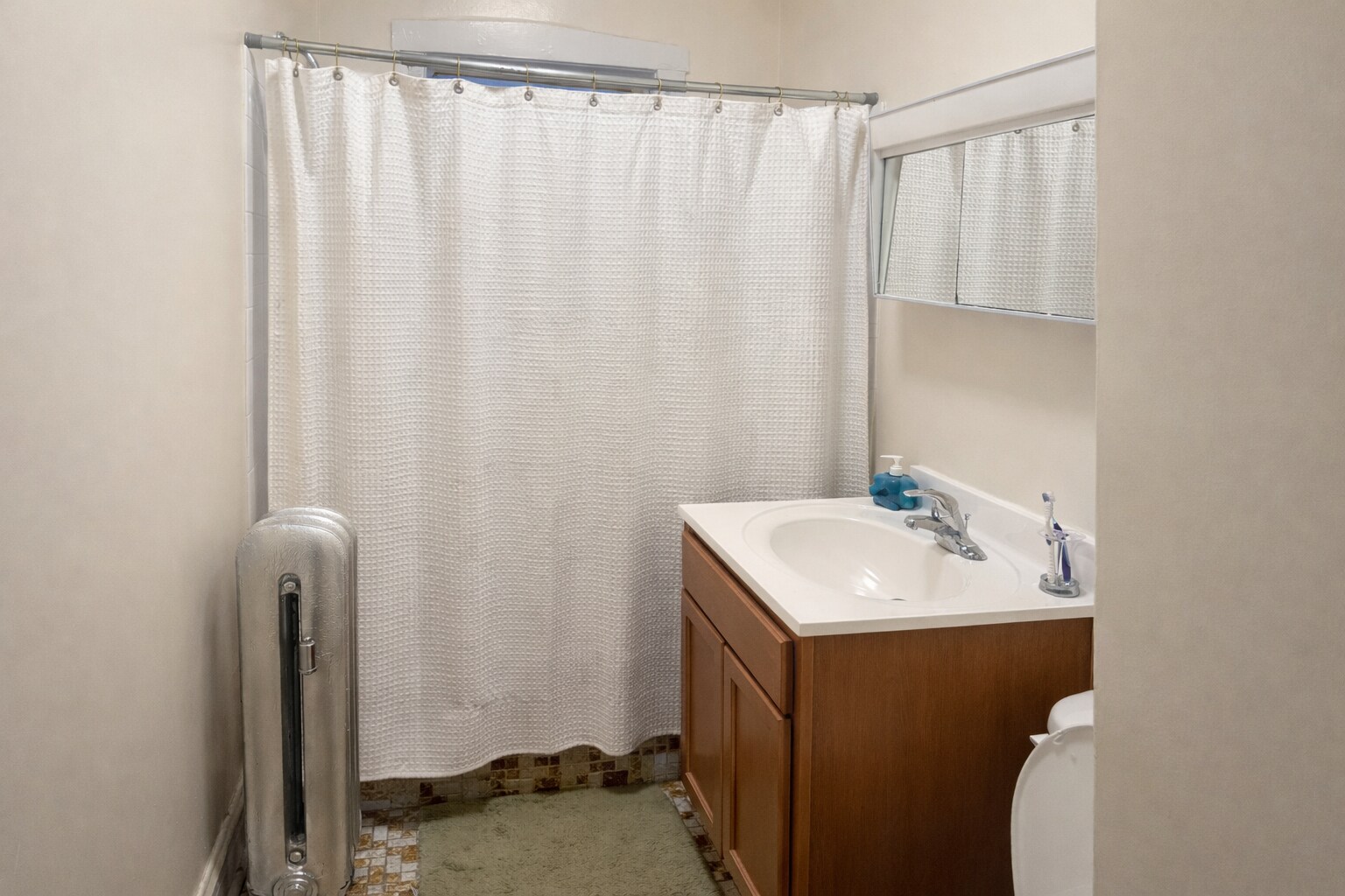 Building Photo - 2482 N Lincoln Ave