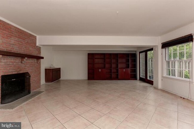 Building Photo - 6667 McLean Dr