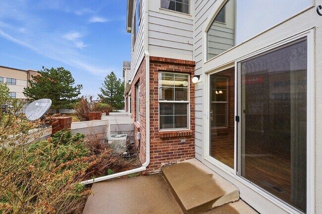 Building Photo - $2,260.95 - 2 Bed, 2 Bath Condo in Parker with In Unit Laundry and Central AC!