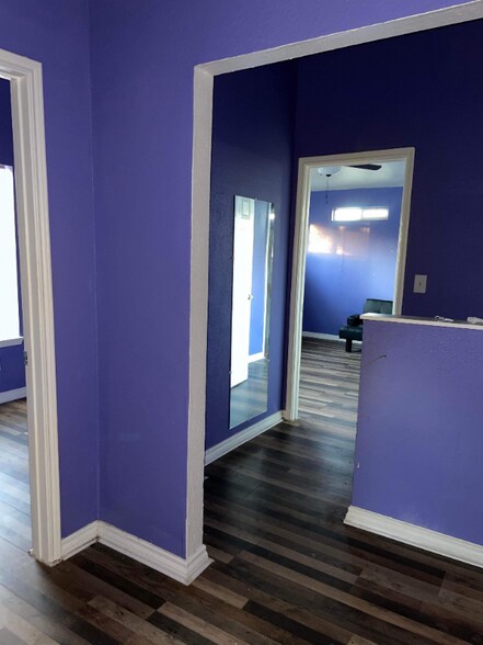 Building Photo - 9713 Sycamore Dr