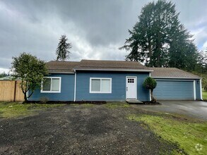 Building Photo - Charming newly remodeled 3-bedroom home in...