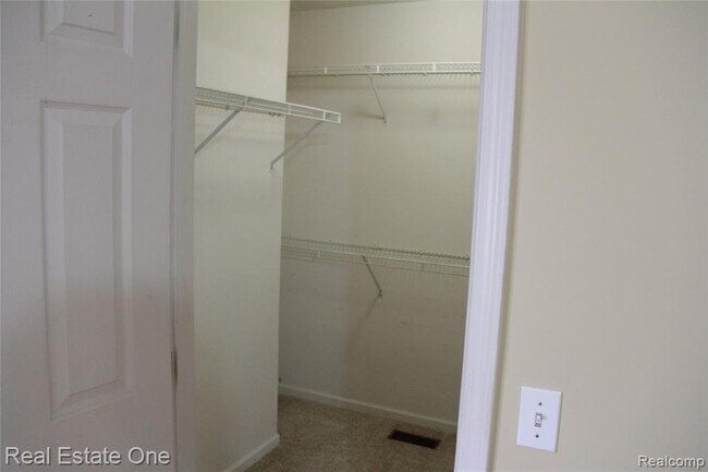 Building Photo - 40690 Bluesprings Ct