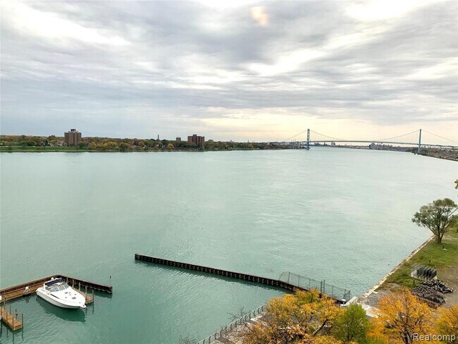 Building Photo - 300 Riverfront Dr