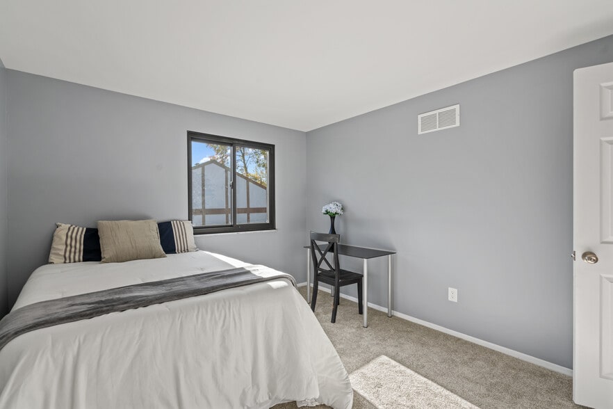 Building Photo - 238 Woodbridge Dr