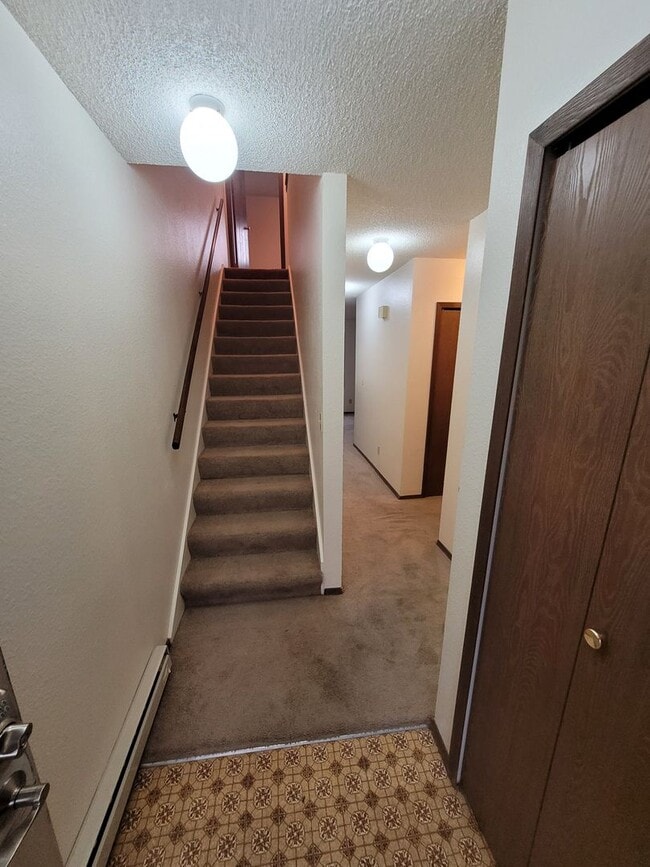 Building Photo - 6731 Hollister Dr