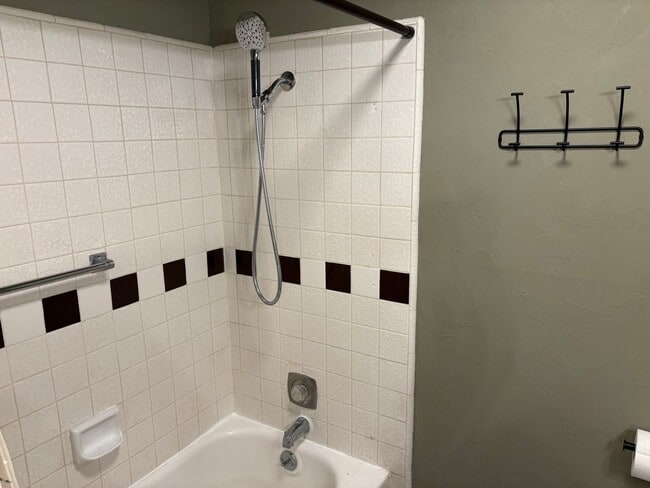 Building Photo - 2+2 Buenaventura Gardens Condo