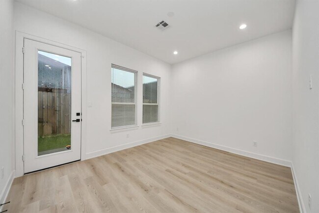 Building Photo - 6930 Liverpool St