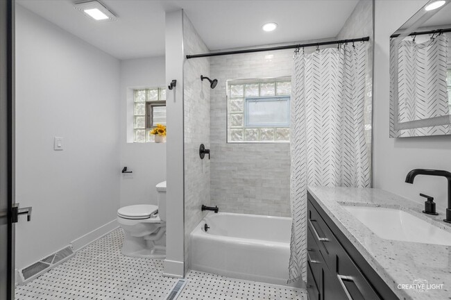 Building Photo - 3834 Hampton Ave