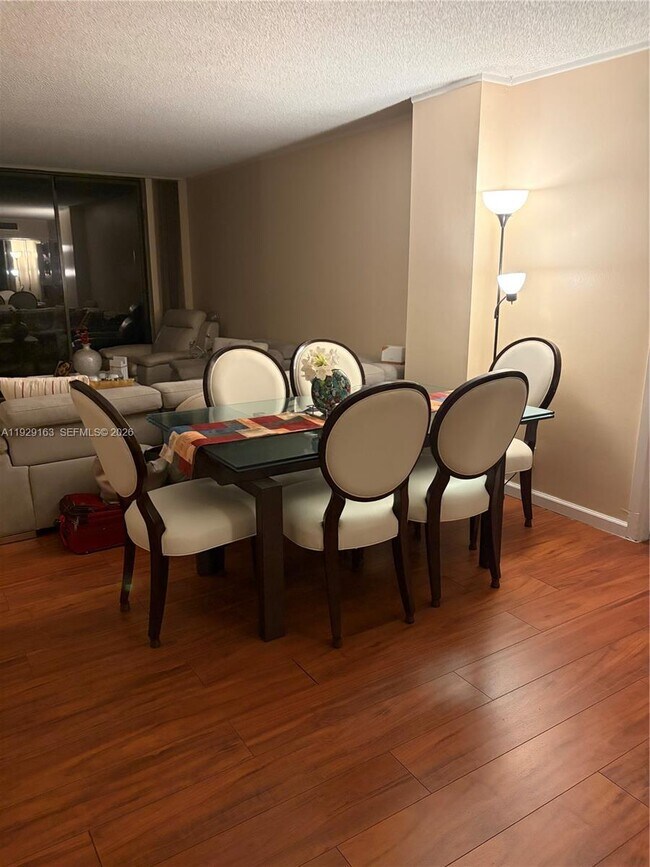 Building Photo - 3401 N Country Club Dr