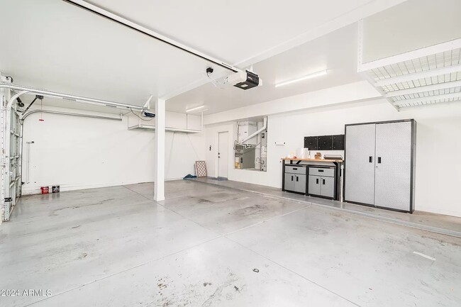 Building Photo - 6739 E Gelding Dr