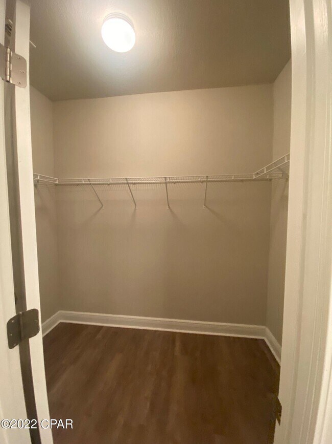 Building Photo - 131 N Shoreview Dr.