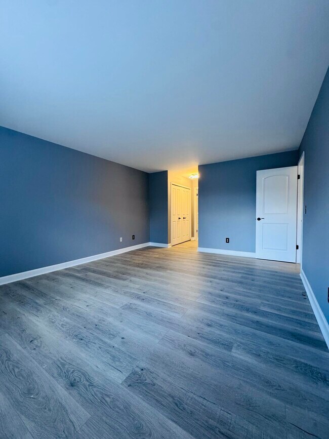 Building Photo - 6660 Maple Lakes Dr
