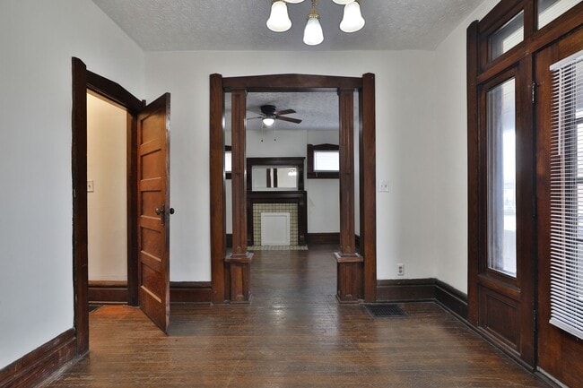 Building Photo - 229 E 11th Ave
