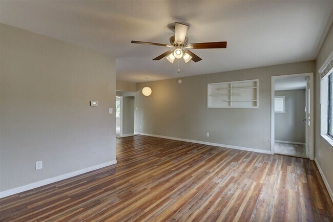 Building Photo - Price reduced. College students welcome in this 4 bedroom home!