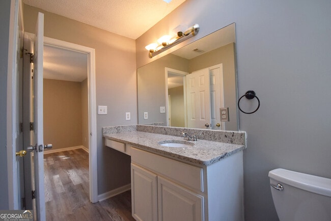 Building Photo - 700 S Fairfield Dr