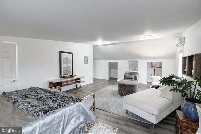 Building Photo - 102 Frederick Ave