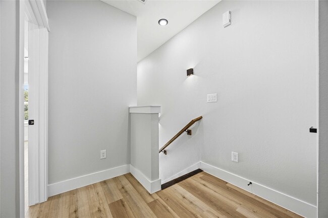 Building Photo - 1084 Junell St