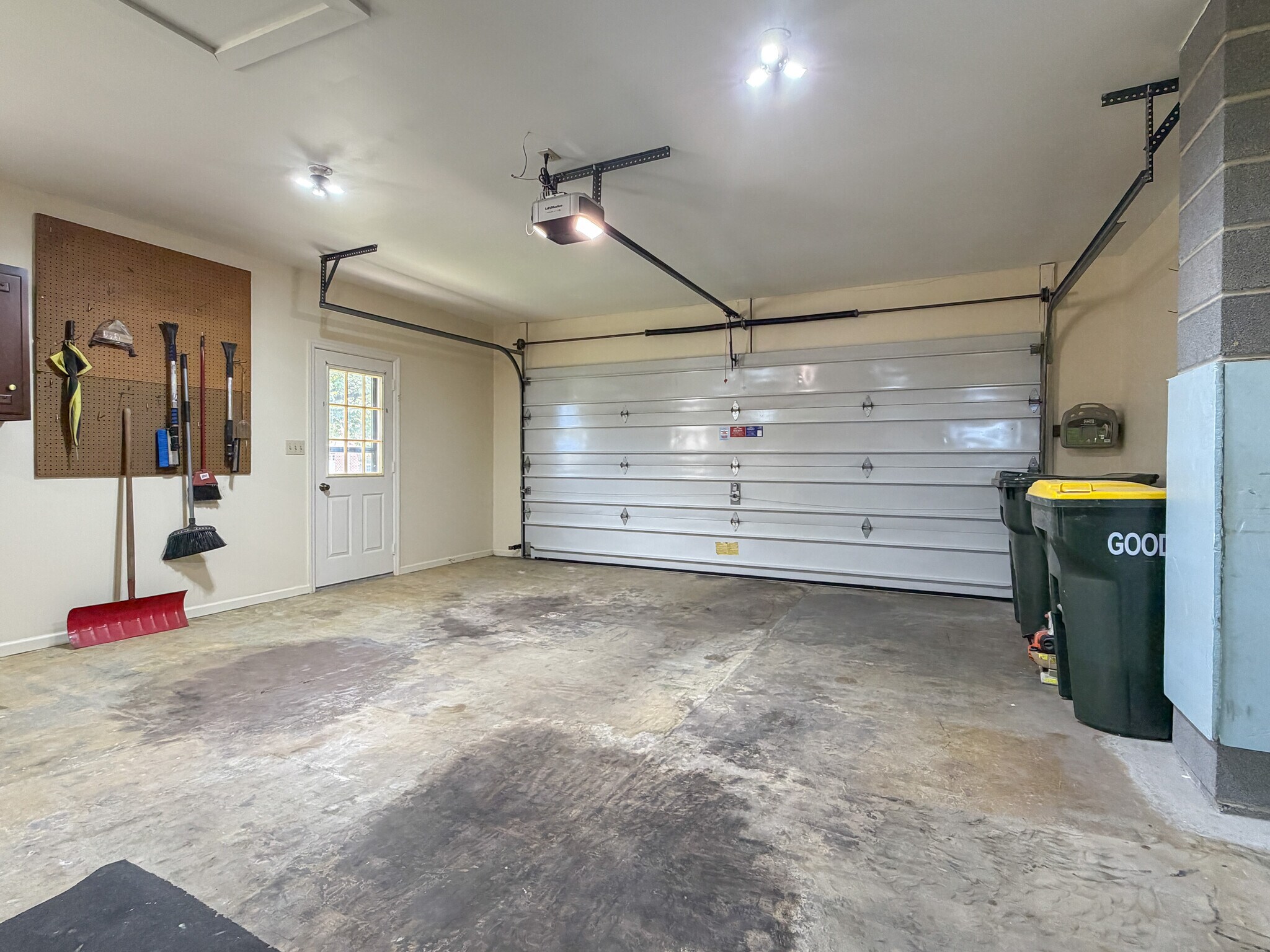 Building Photo - 340 Woodchuck Dr