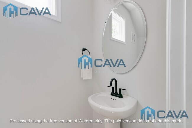 Building Photo - 1301 N 32nd St