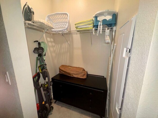 Building Photo - Fully Furnished 2/2 Luxury Storey Lake Condo near Disney with a Stunning Balcony Viiew!