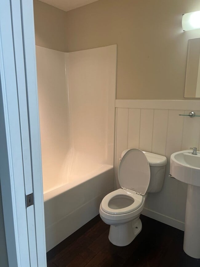 Building Photo - Stunning 2-Bedroom, 2.5-Bath Townhouse!