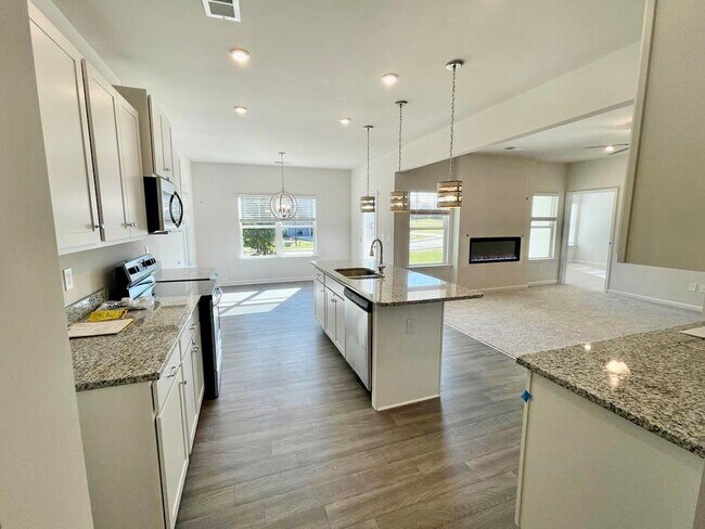 Building Photo - 1 Lyndhurst Dr
