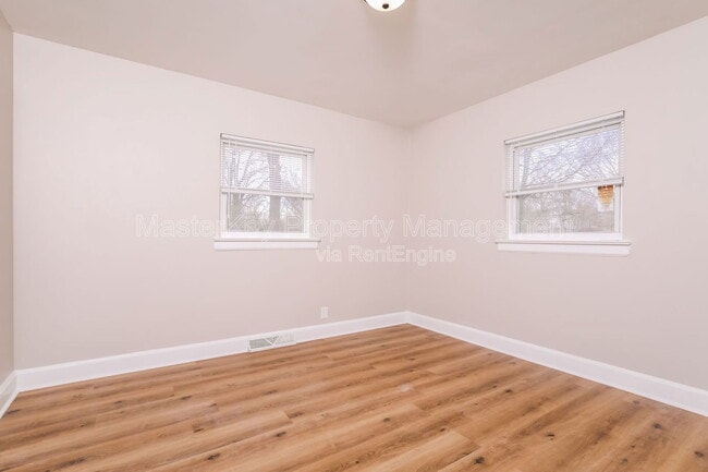 Building Photo - 208 E Geer St