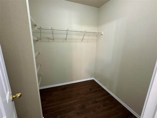 Building Photo - 2315 Bluffstone Dr