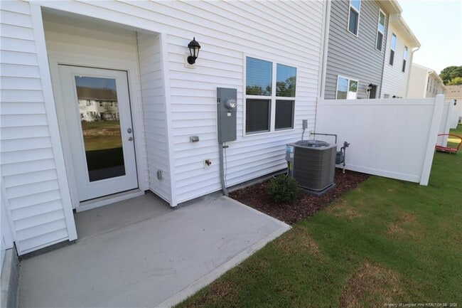 Building Photo - 374 Freestall Dr