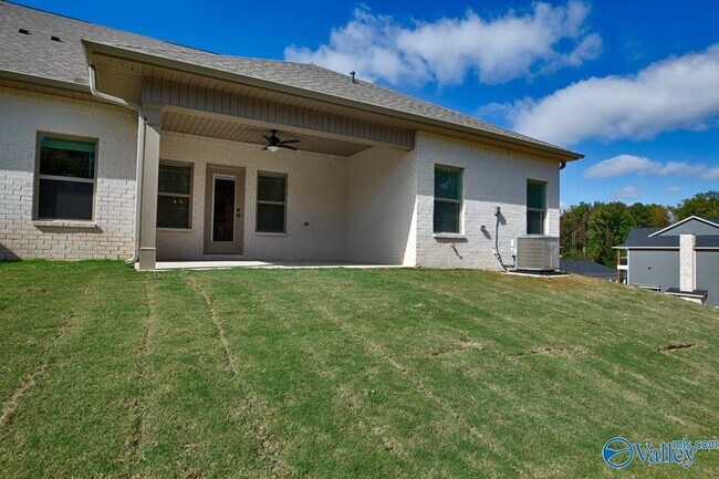 Building Photo - 119 Farmall Ln