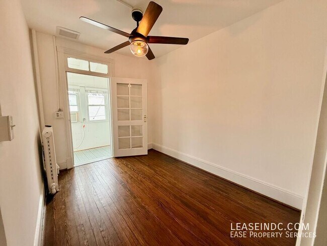 Building Photo - 304 16th St SE