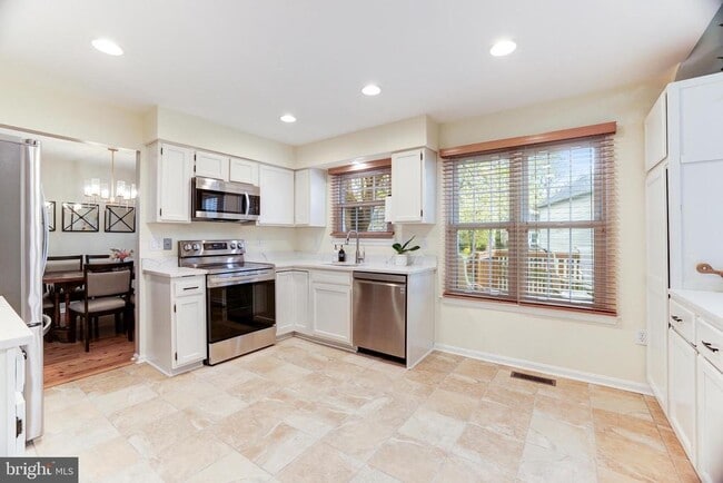 Building Photo - 22 Newland Ct