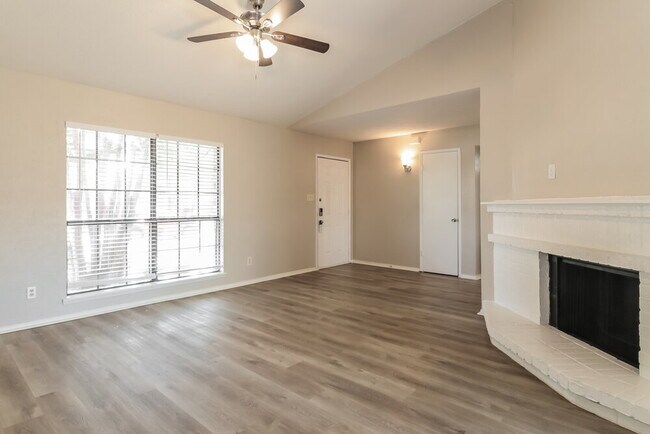 Building Photo - 1313 Timberview Dr