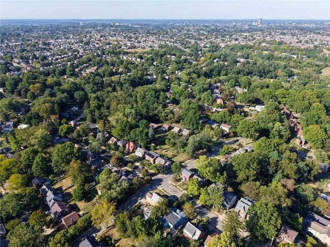 Building Photo - 261 Catalpa Pl