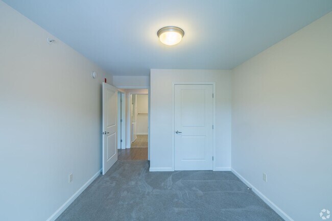 Building Photo - Spacious 2 Bedroom/ 2 Bathroom Apartment with Wooded View