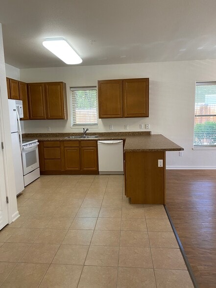 kitchen - 1212 Walnut Ave