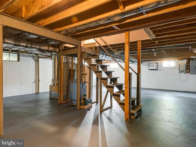 Building Photo - 612 Bough Rd