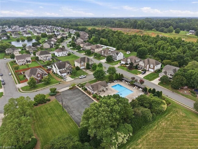 Building Photo - Lease OR Lease to Own