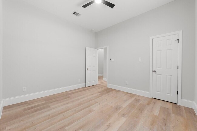 Building Photo - 3532 White Oak Point Dr