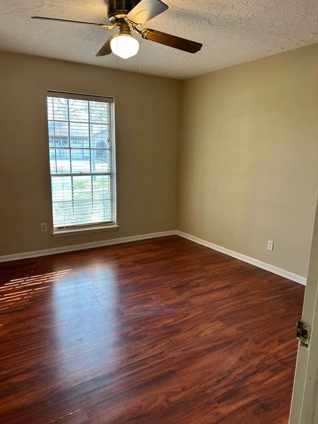 Building Photo - 12322 South Dr