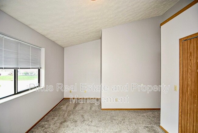 Building Photo - 2008 Redwing Dr