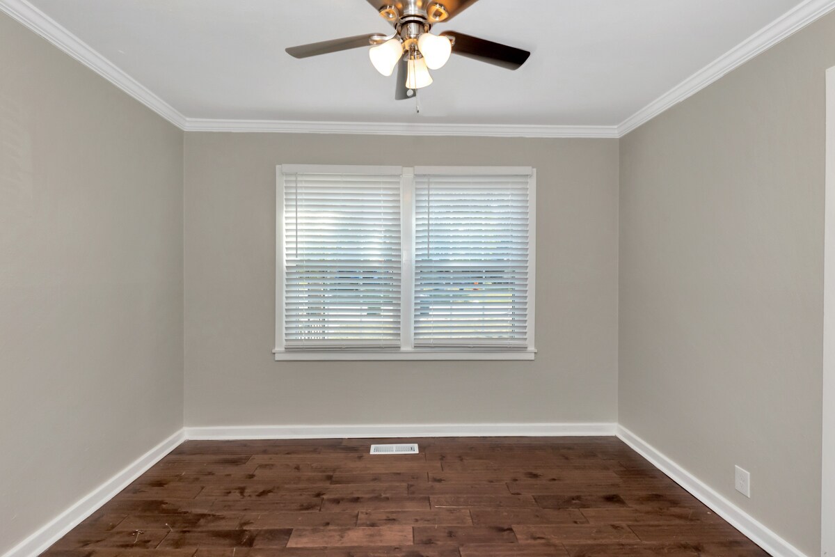 Building Photo - 3116 Hale Dr SW