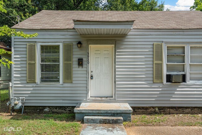 Building Photo - 3920 Huston St